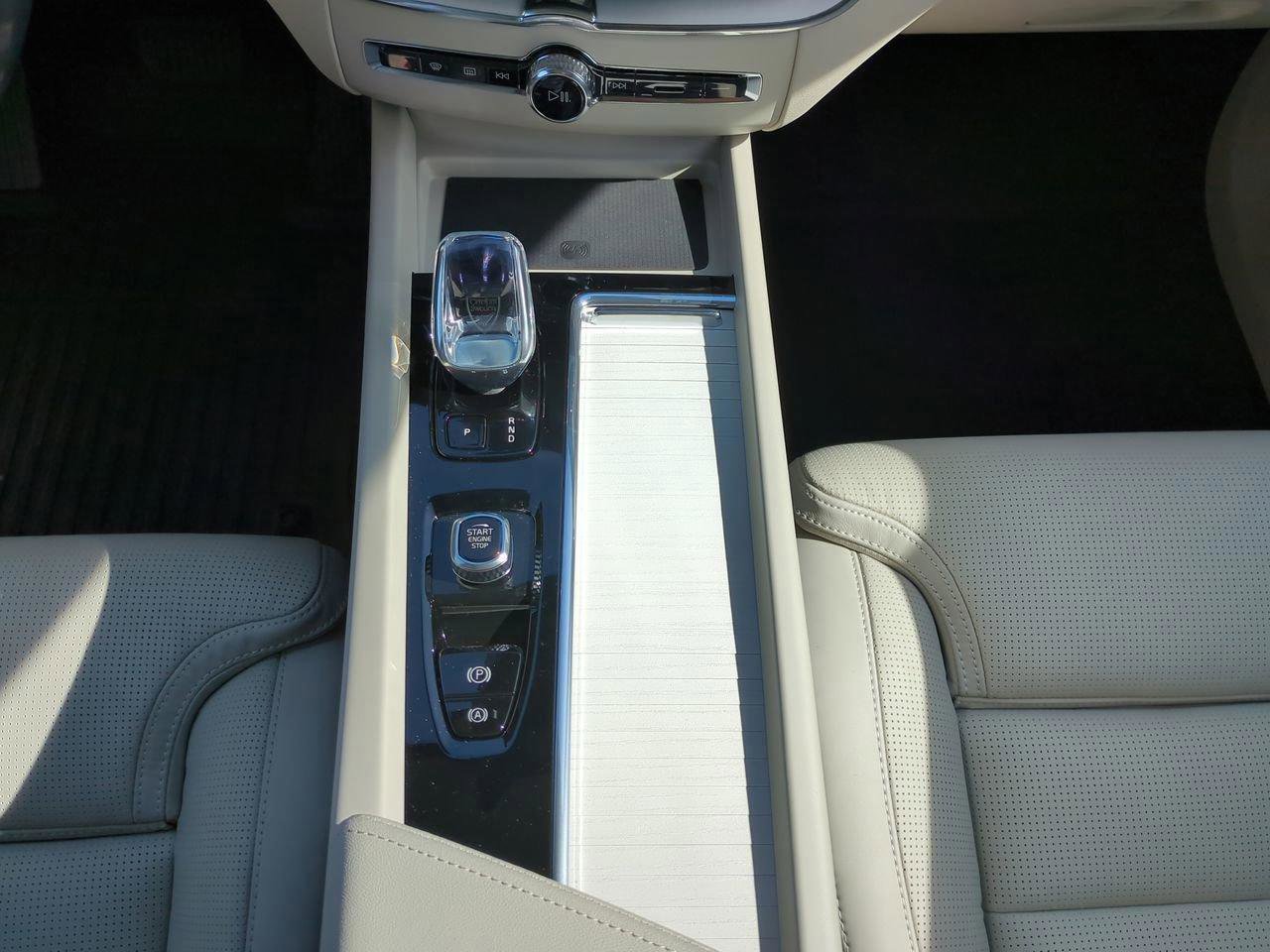 New 2026 Volvo XC60 T8 Ultra w/ Protection Package Premier image 15