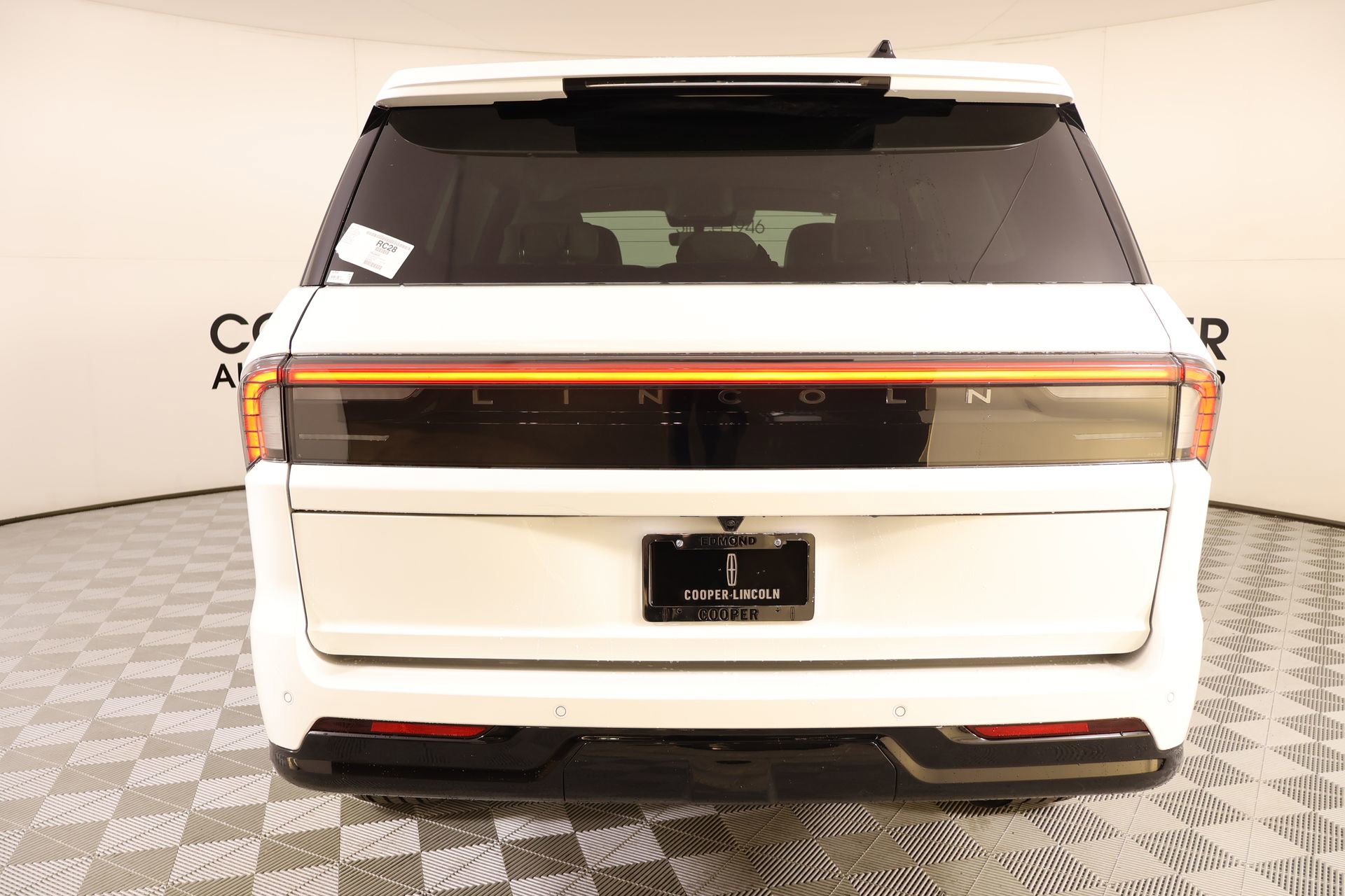 New 2026 Lincoln Navigator Premiere image 23