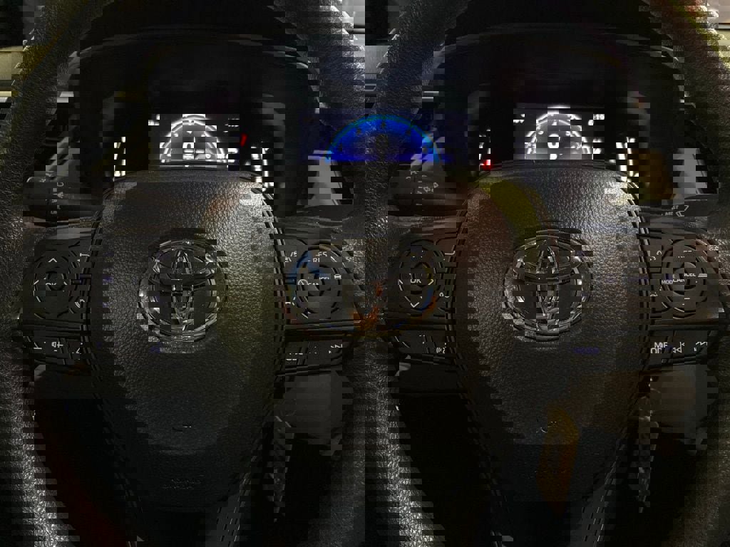 Used 2026 Toyota Corolla Cross L image 17