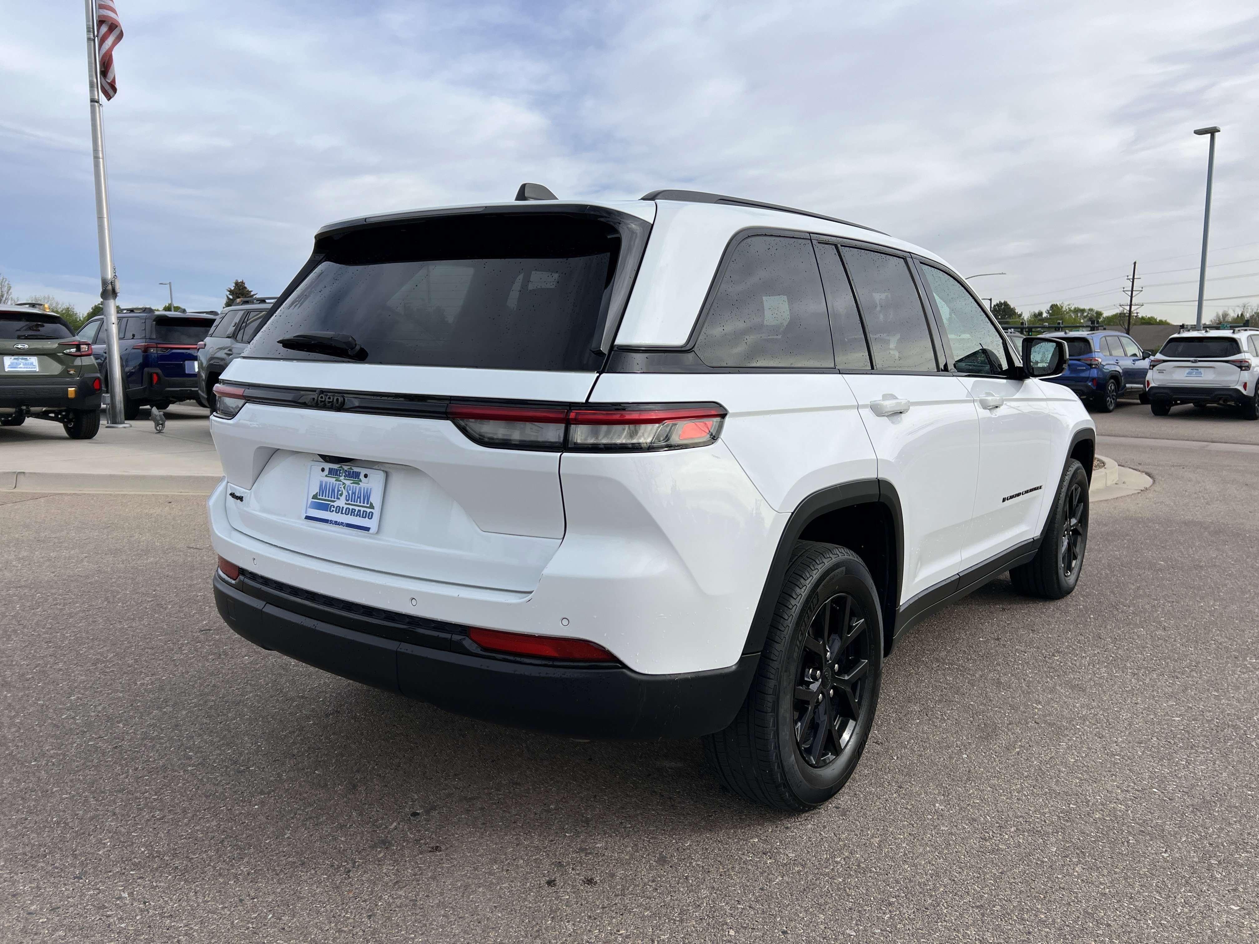 Used 2024 Jeep Grand Cherokee Altitude AWD/4WD image 10