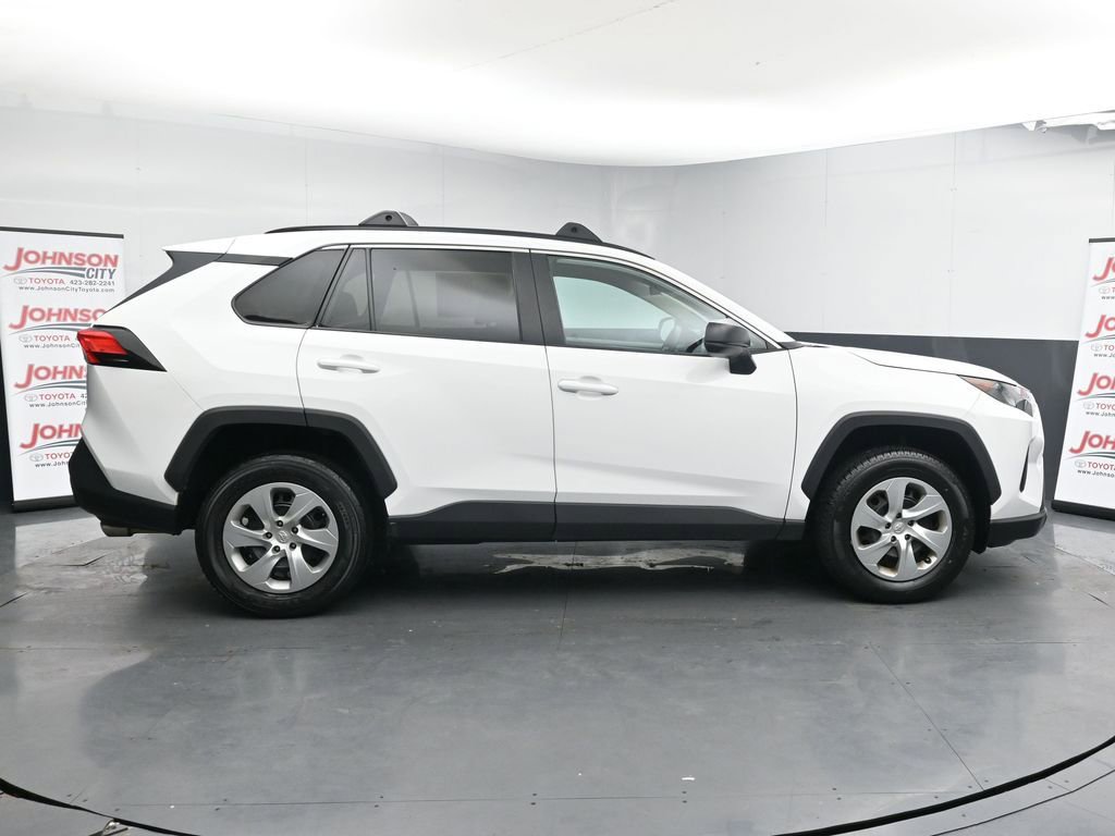 Used 2021 Toyota RAV4 LE image 9
