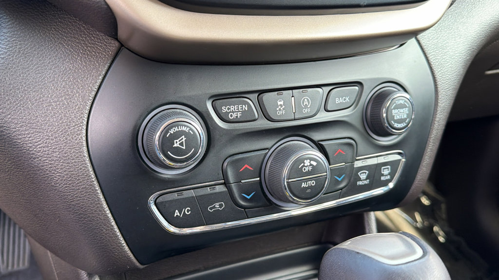 Used 2017 Jeep Cherokee Trailhawk image 14