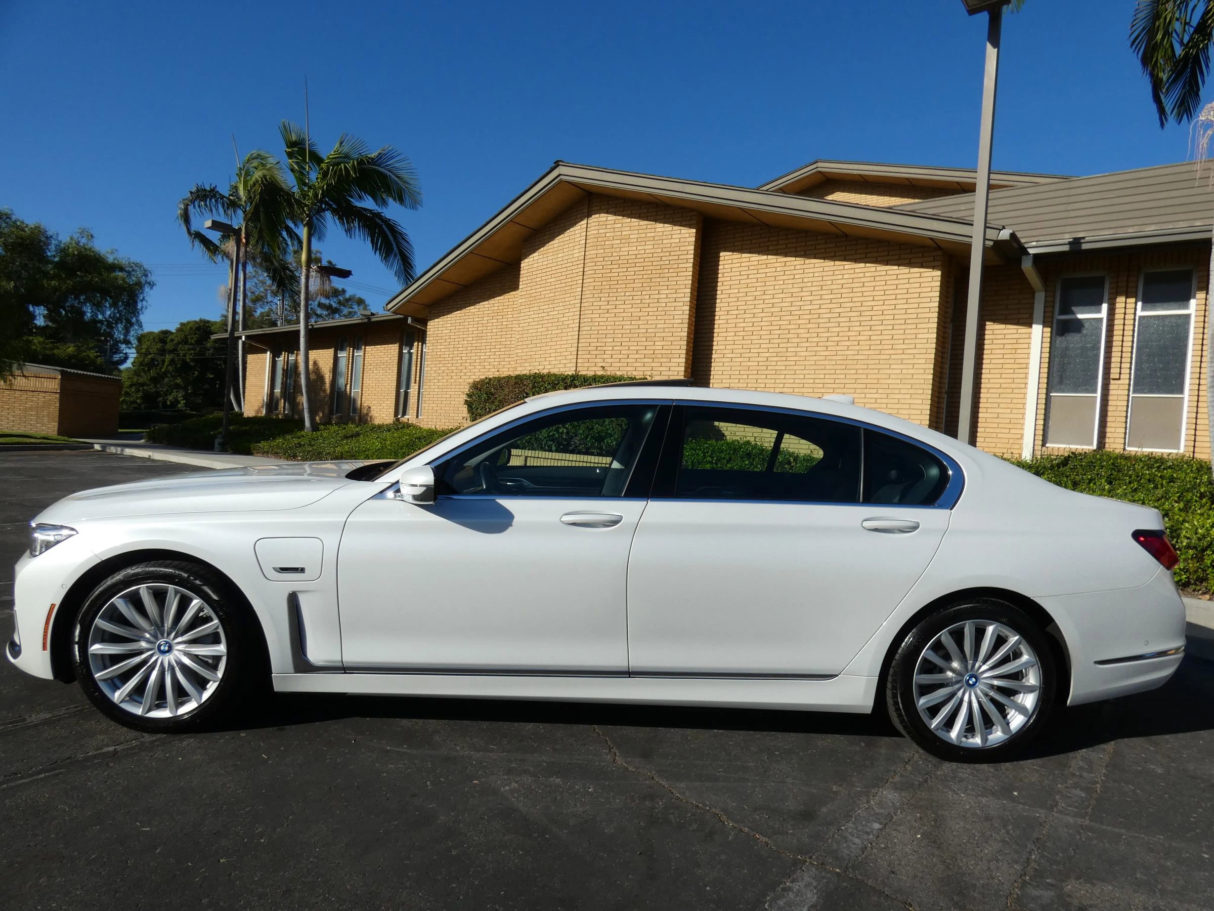 Used 2022 BMW 745e xDrive image 14