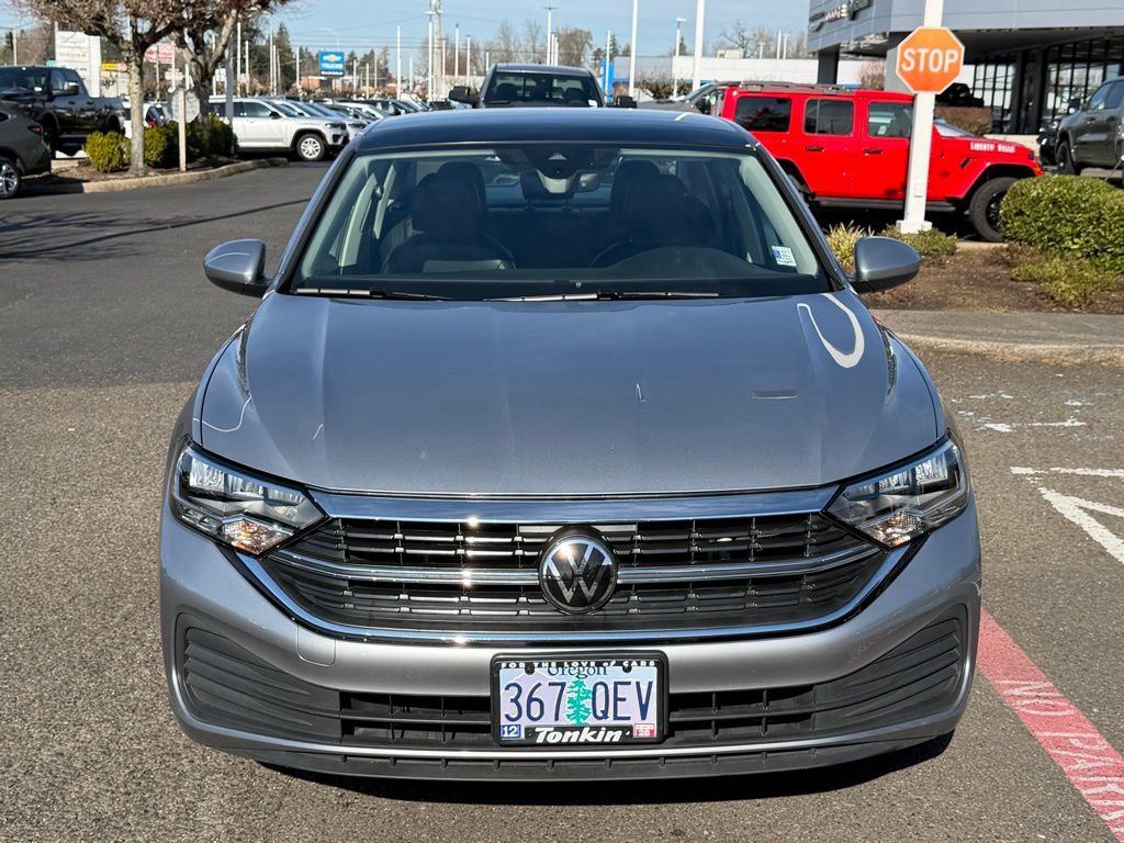 Used 2024 Volkswagen Jetta SE image 3