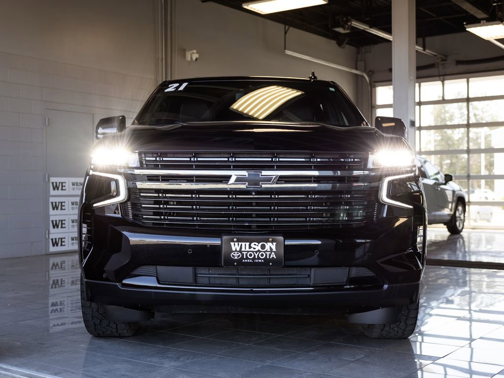 Used 2021 Chevrolet Suburban RST w/ Luxury Package AWD/4WD image 3