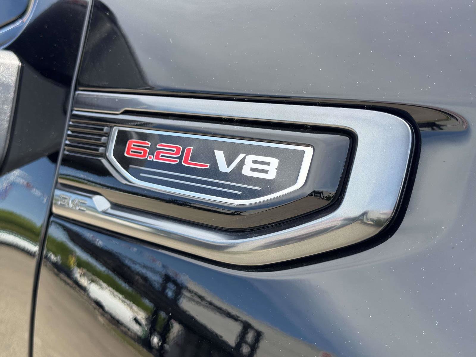 Used 2022 GMC Sierra 1500 AT4 w/ AT4 Premium Package AWD/4WD image 8