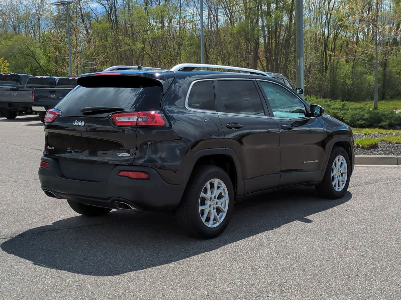Used 2016 Jeep Cherokee Latitude w/ Safety/Convenience Group AWD/4WD image 8