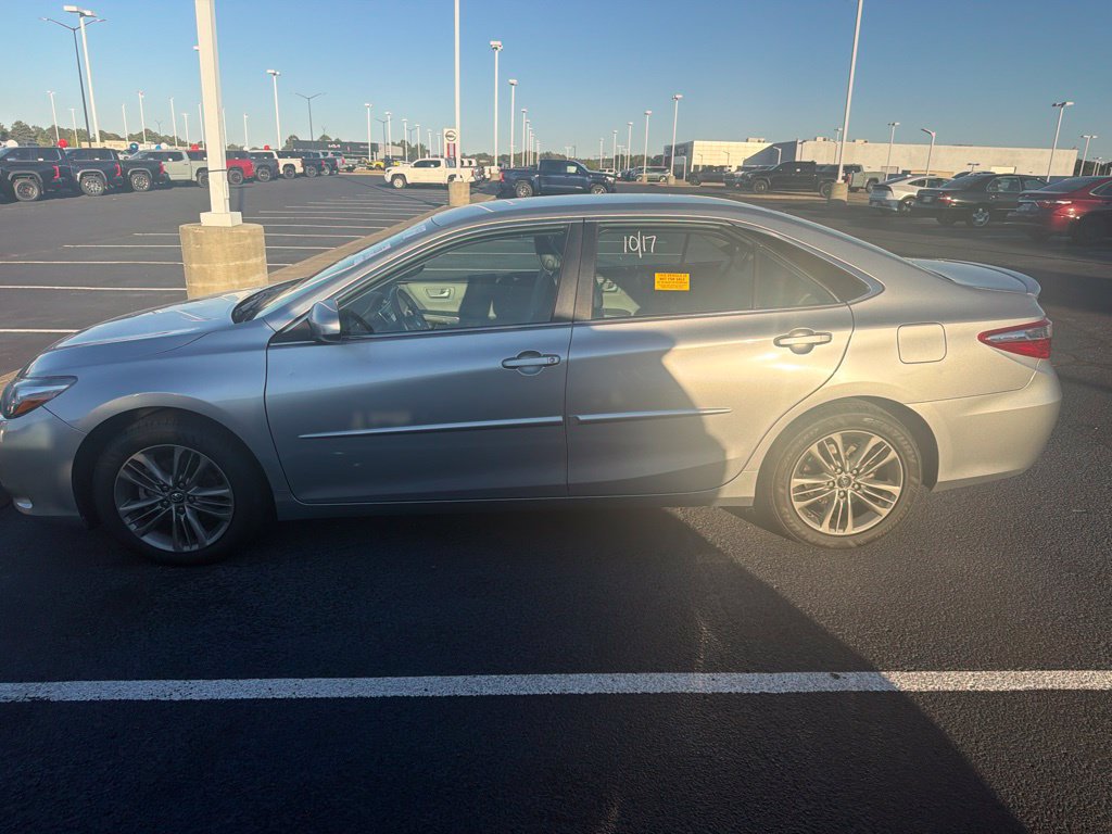 Used 2017 Toyota Camry SE FWD image 2