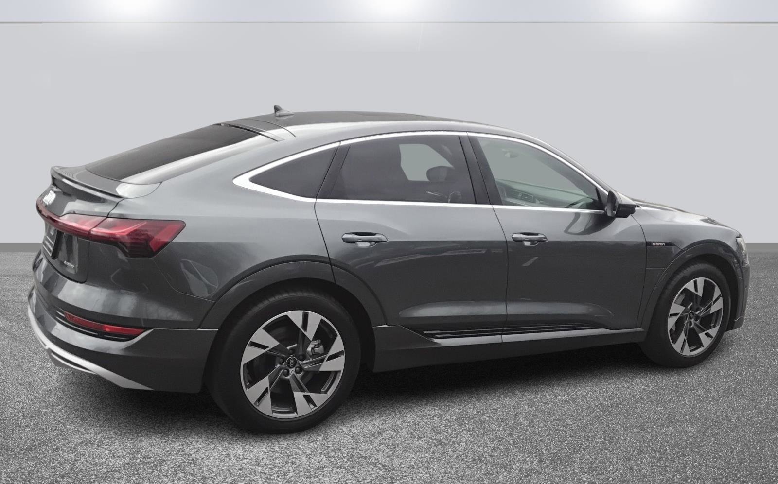 Used 2021 Audi e-tron Prestige w/ Prestige Package image 4