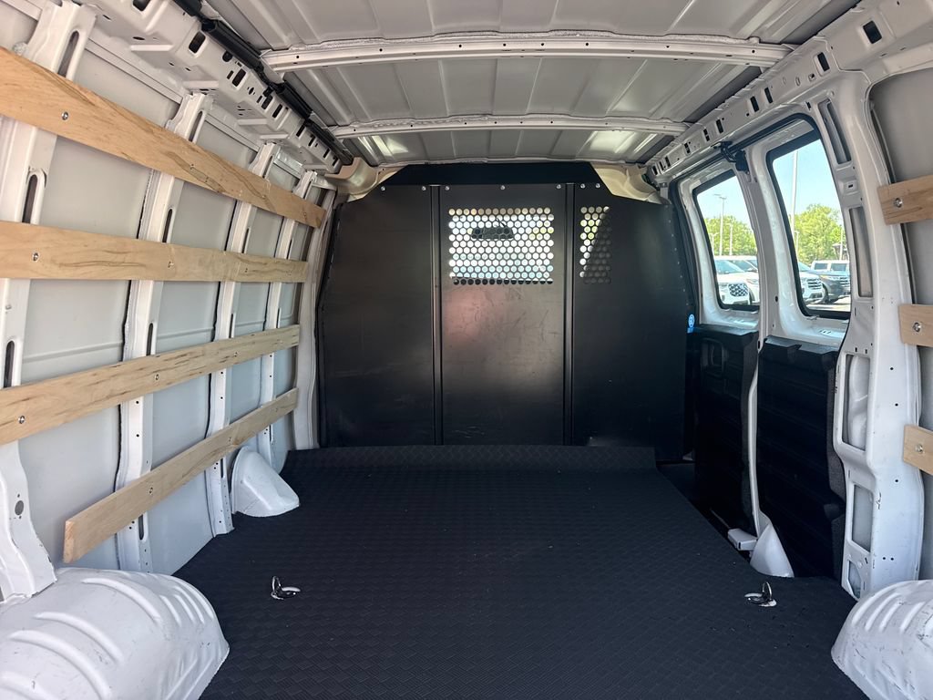 Used 2025 Chevrolet Express 2500 w/ Driver Convenience Package RWD image 15