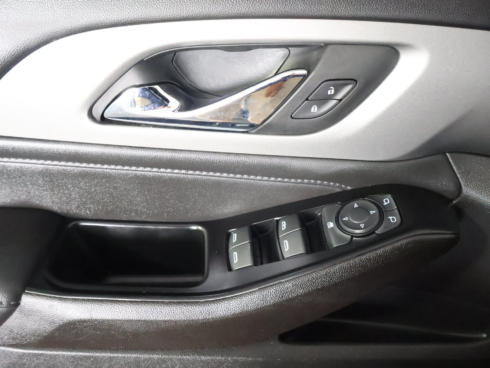 Used 2023 Chevrolet Traverse LT AWD/4WD image 31