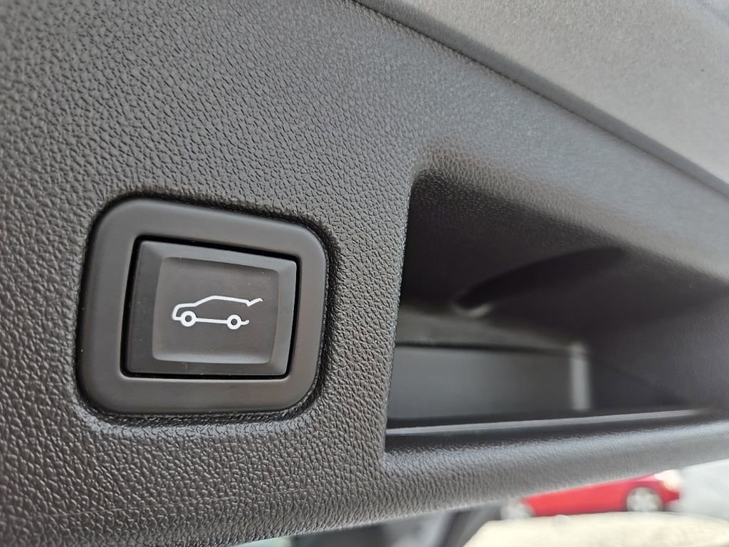 Used 2024 Chevrolet Equinox Premier image 48
