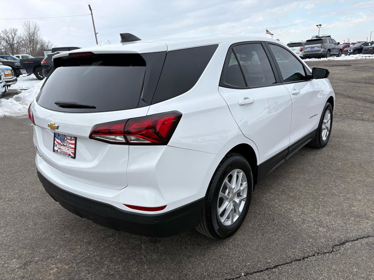 Used 2024 Chevrolet Equinox LS w/ LS Convenience Package image 3