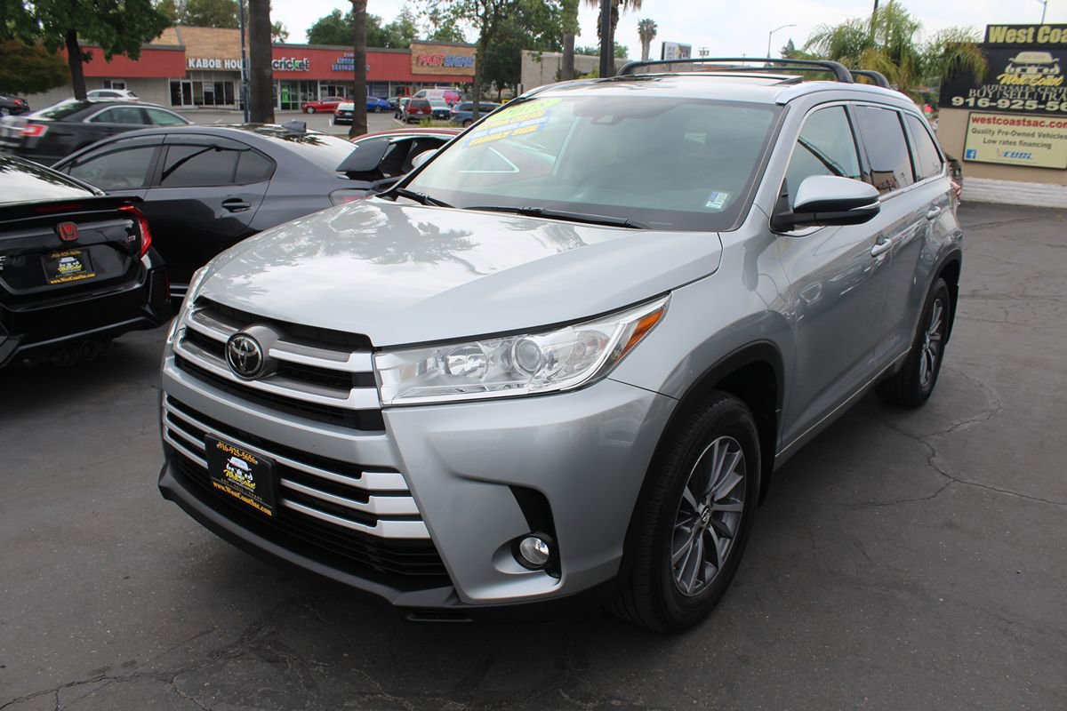Used 2018 Toyota Highlander XLE AWD/4WD image 4