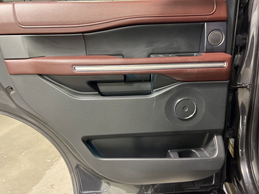 Used 2024 Ford Expedition Limited image 19
