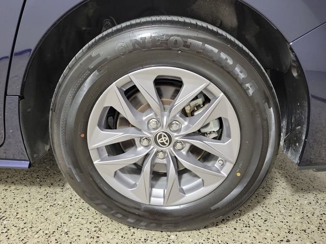 Used 2024 Toyota Sienna XLE FWD image 8