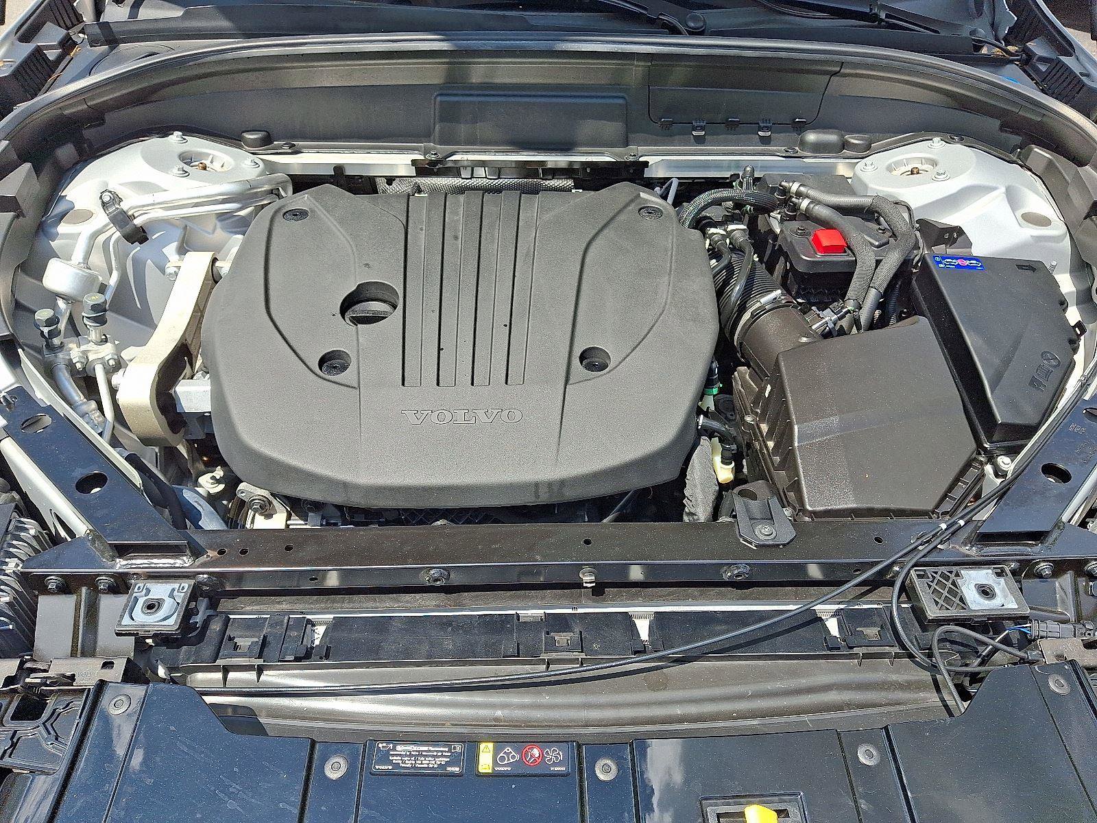 Certified 2022 Volvo XC60 B5 Momentum w/ Climate Package image 27