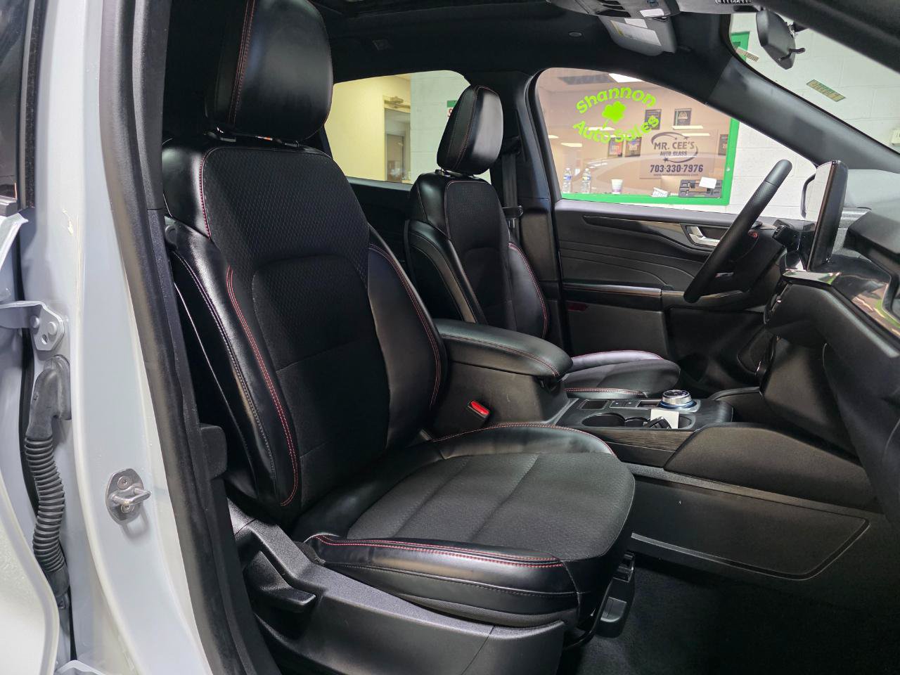 Used 2025 Ford Escape ST-Line Select w/ Tech Pack #1 AWD/4WD image 25