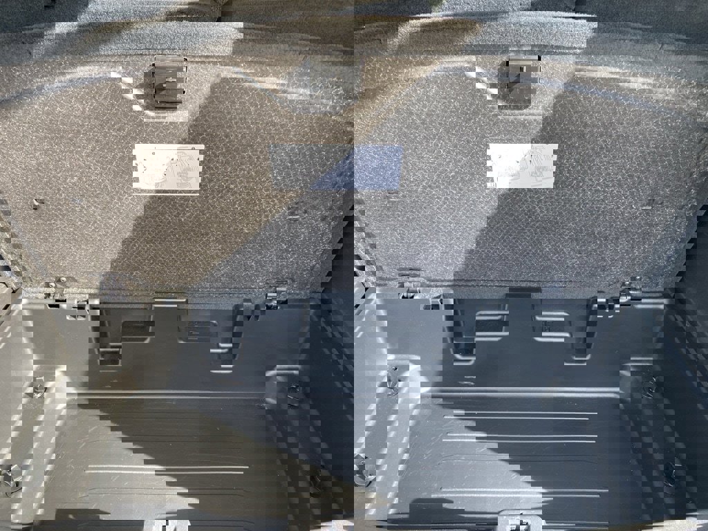 Used 2025 GMC Acadia Elevation image 18