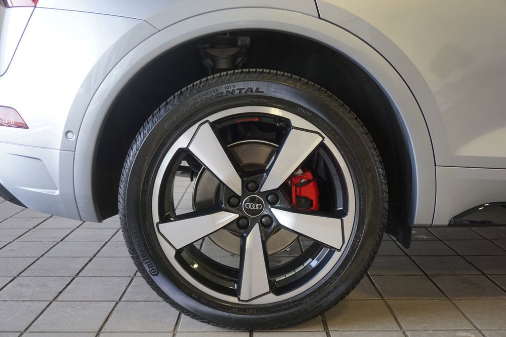 Used 2024 Audi Q5 2.0T Prestige w/ Prestige Package image 37