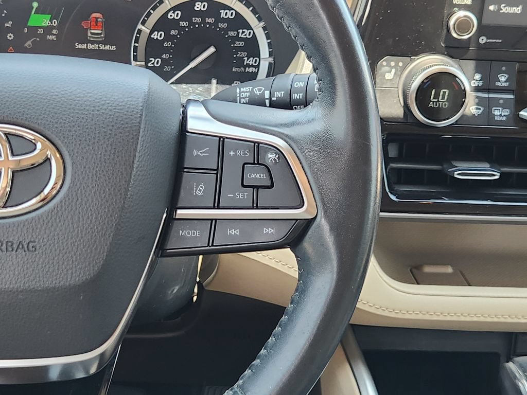 Used 2021 Toyota Highlander XLE FWD image 29