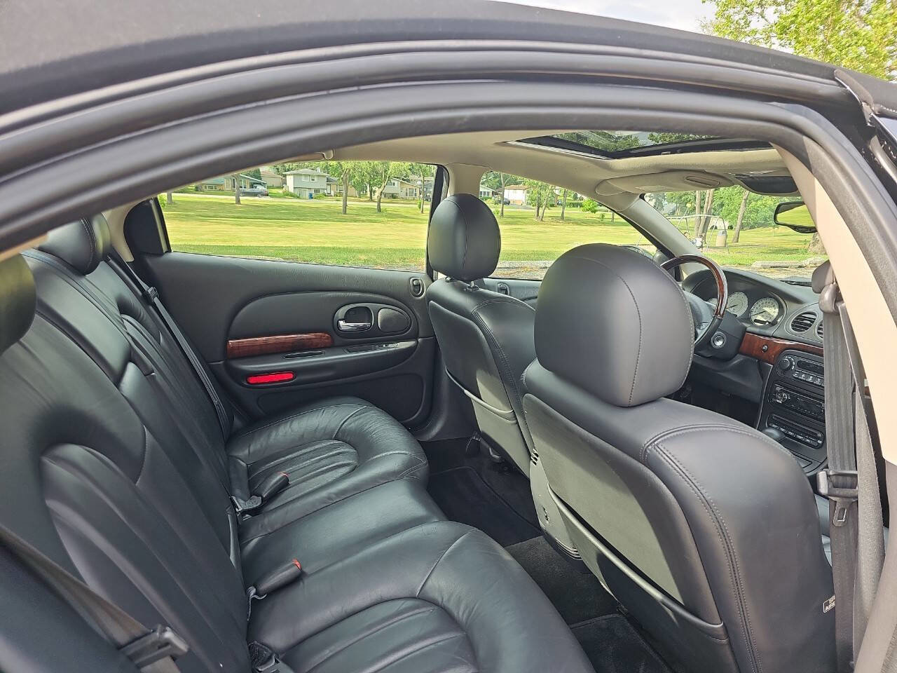 Used 2002 Chrysler 300M image 24