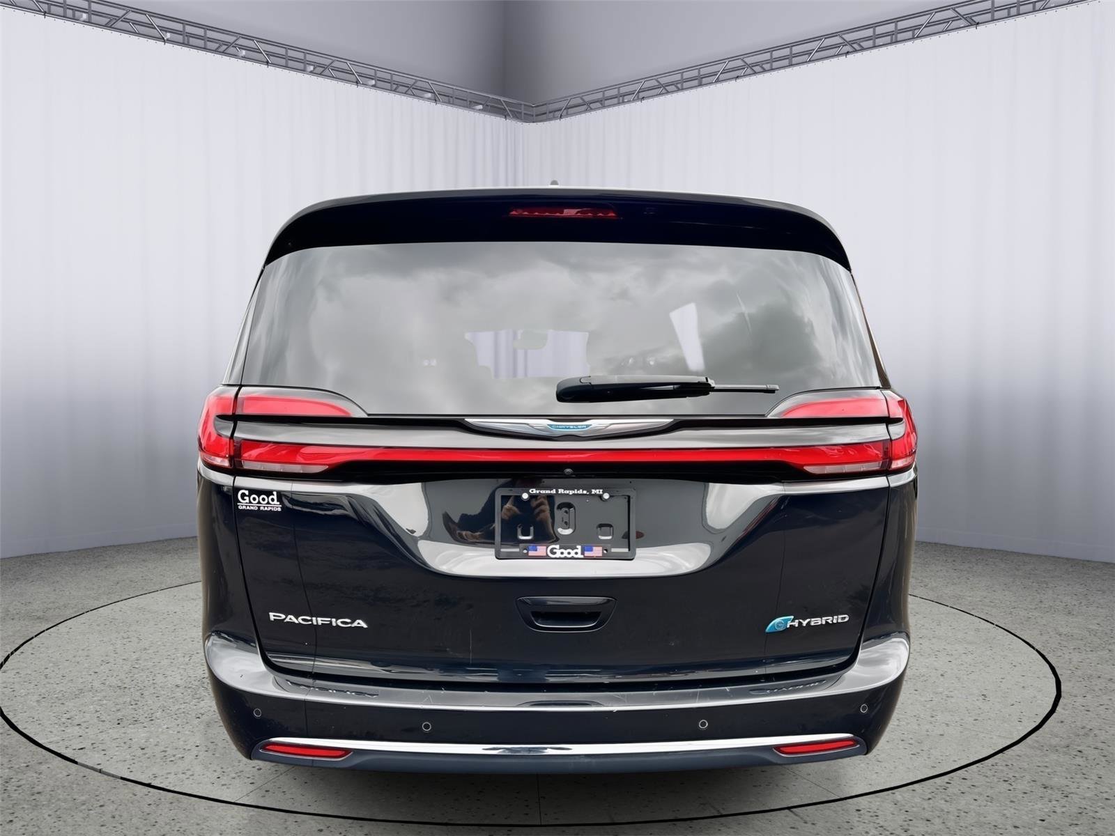 Used 2021 Chrysler Pacifica Touring-L image 5