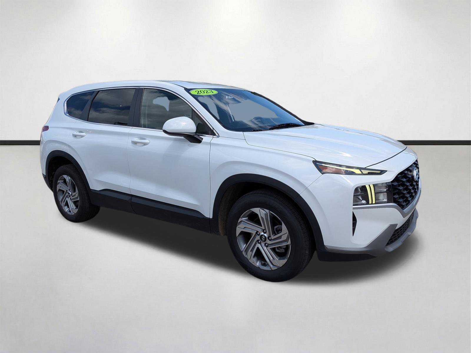 Used 2023 Hyundai Santa Fe SE FWD image 2