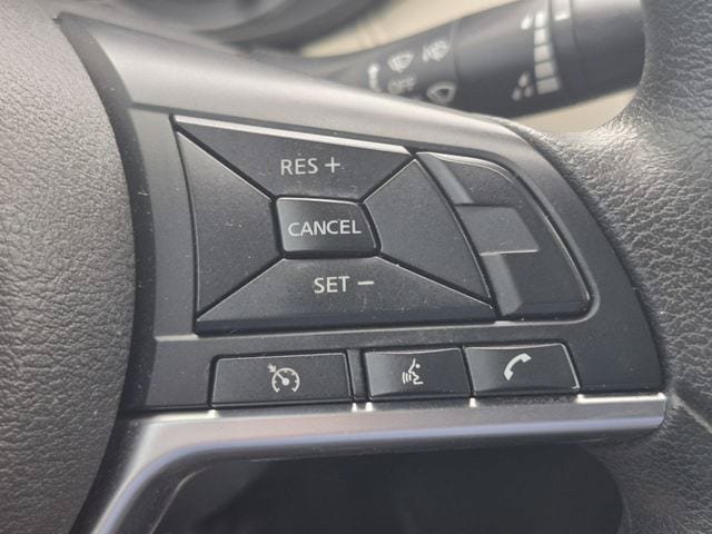 Used 2020 Nissan Versa SV FWD image 13