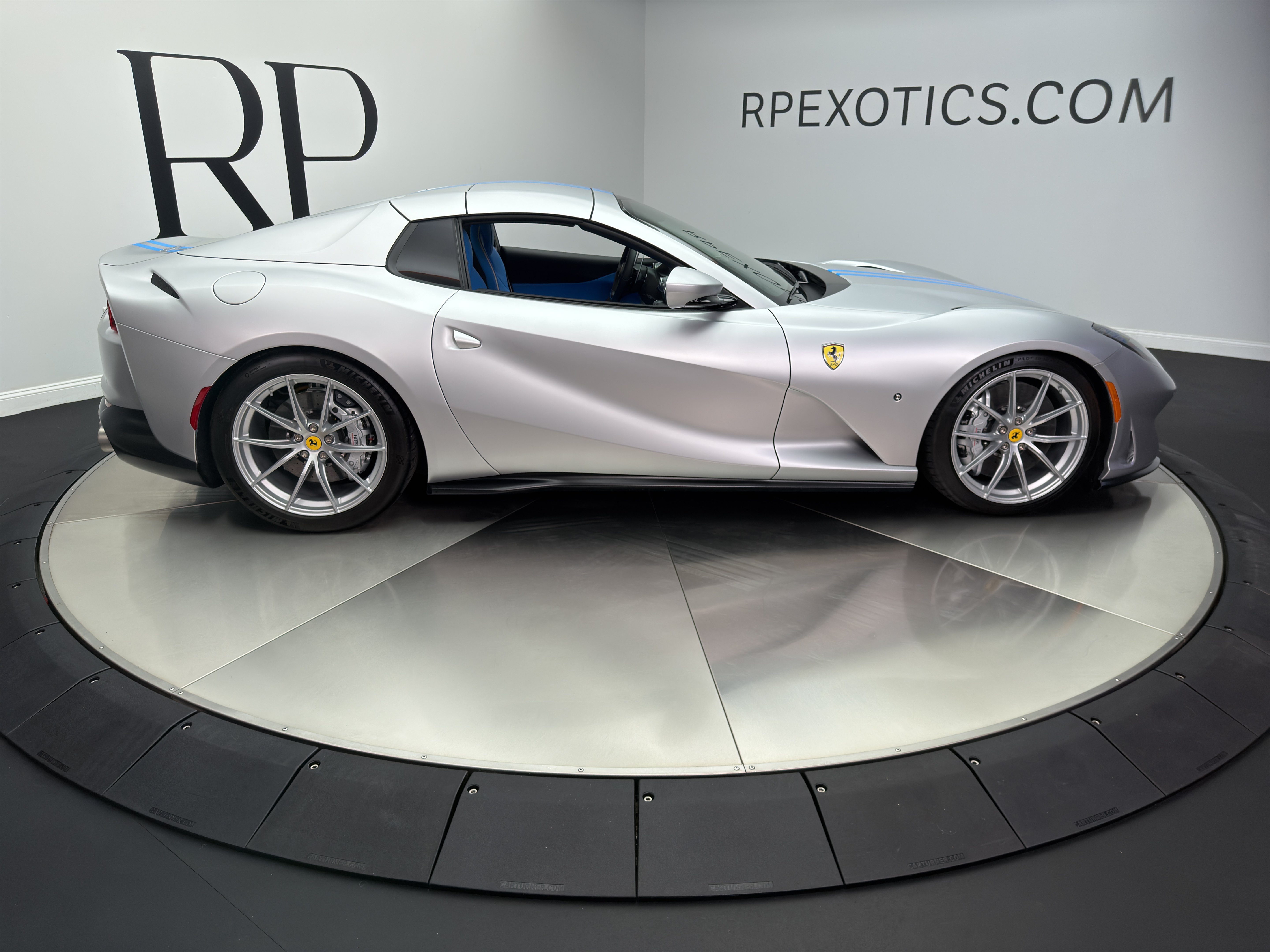 Used 2023 Ferrari 812 GTS RWD image 18