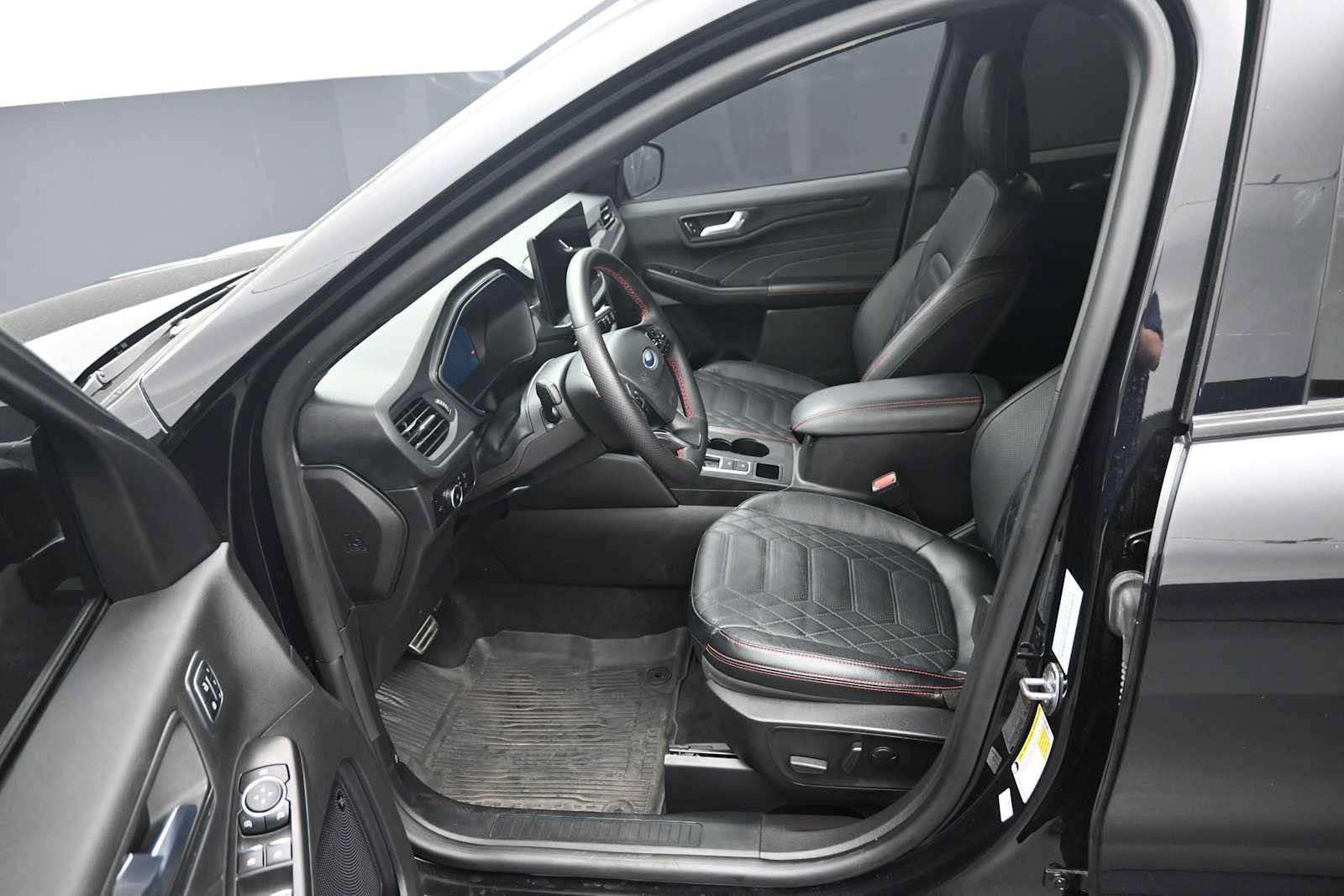 Used 2023 Ford Escape ST-Line Elite w/ Premium Technology Package AWD/4WD image 15