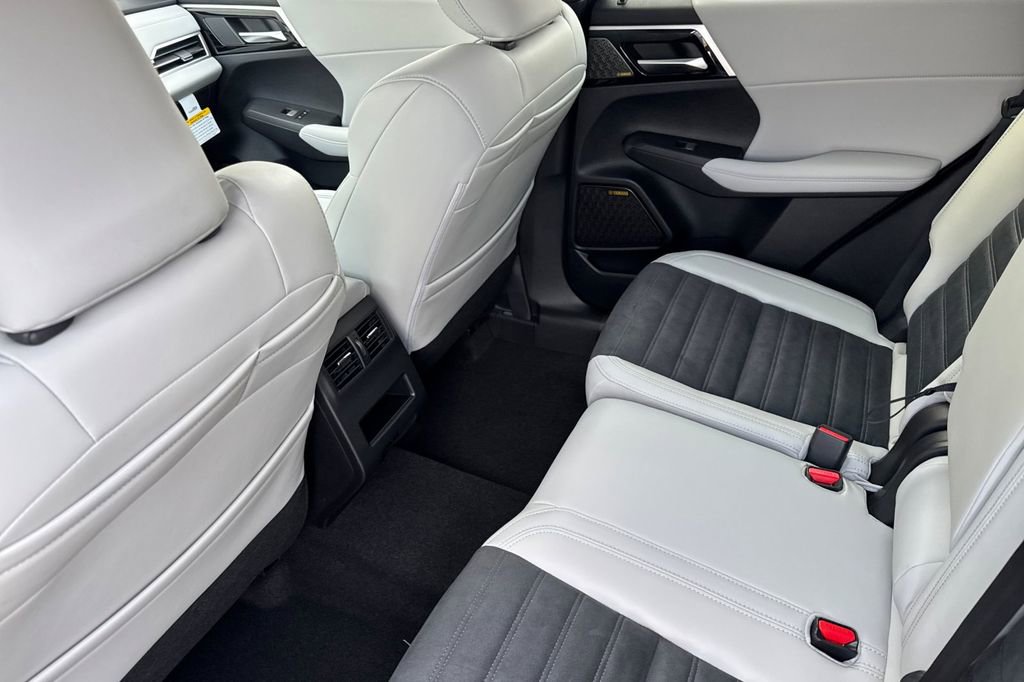 New 2026 Mitsubishi Outlander SE AWD/4WD image 12