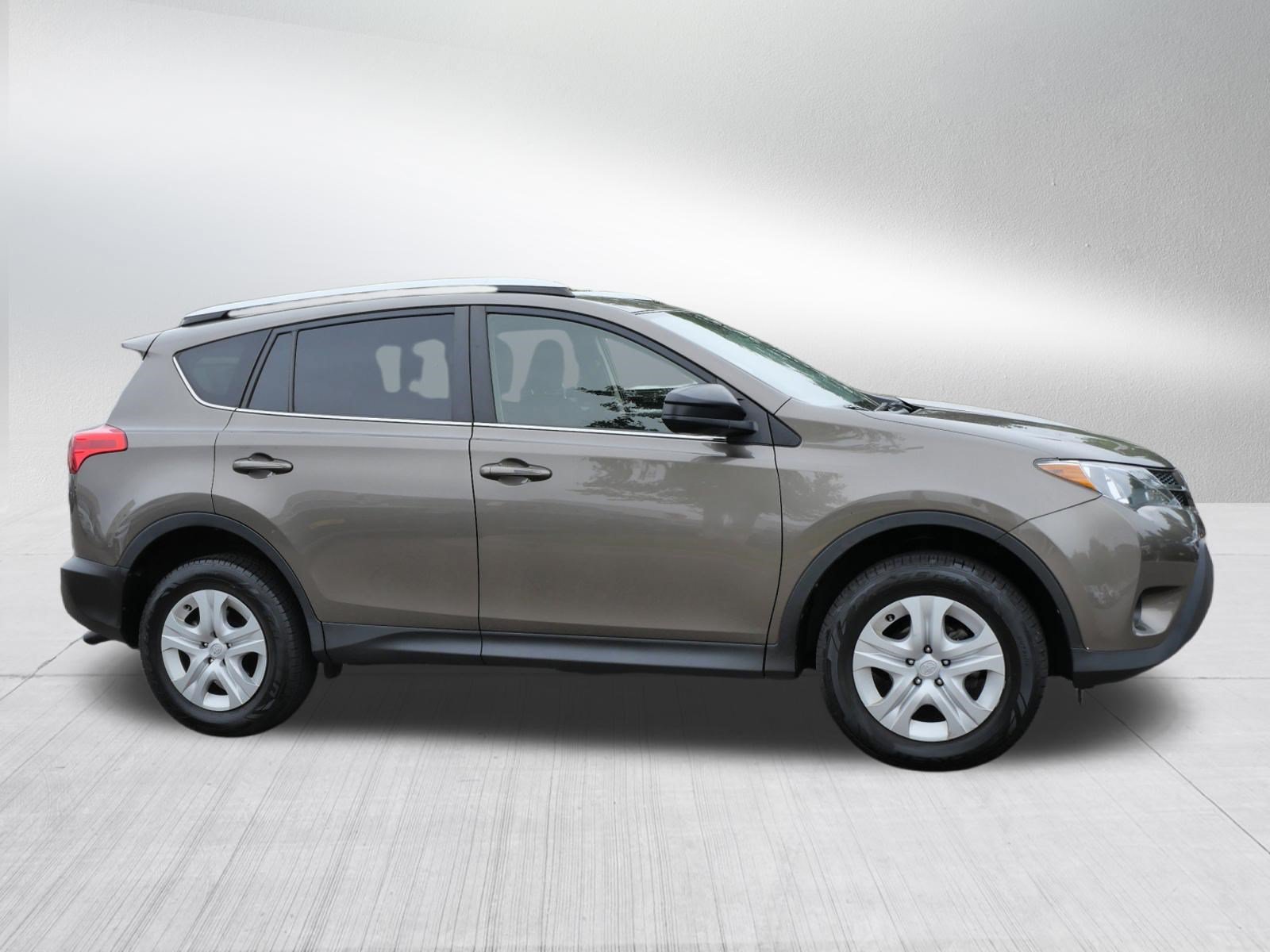 Used 2015 Toyota RAV4 LE AWD/4WD image 8