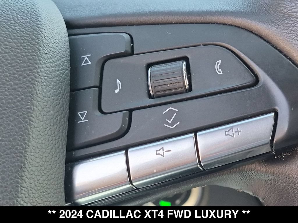 Used 2024 Cadillac XT4 Luxury w/ Cold Weather Package FWD image 7
