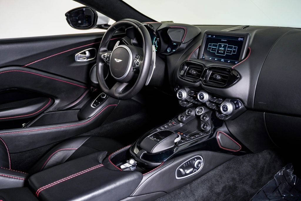 Used 2020 Aston Martin V8 Vantage Coupe image 16