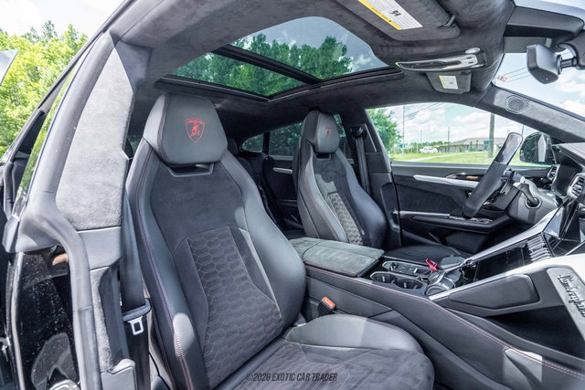 Used 2021 Lamborghini Urus AWD/4WD image 26