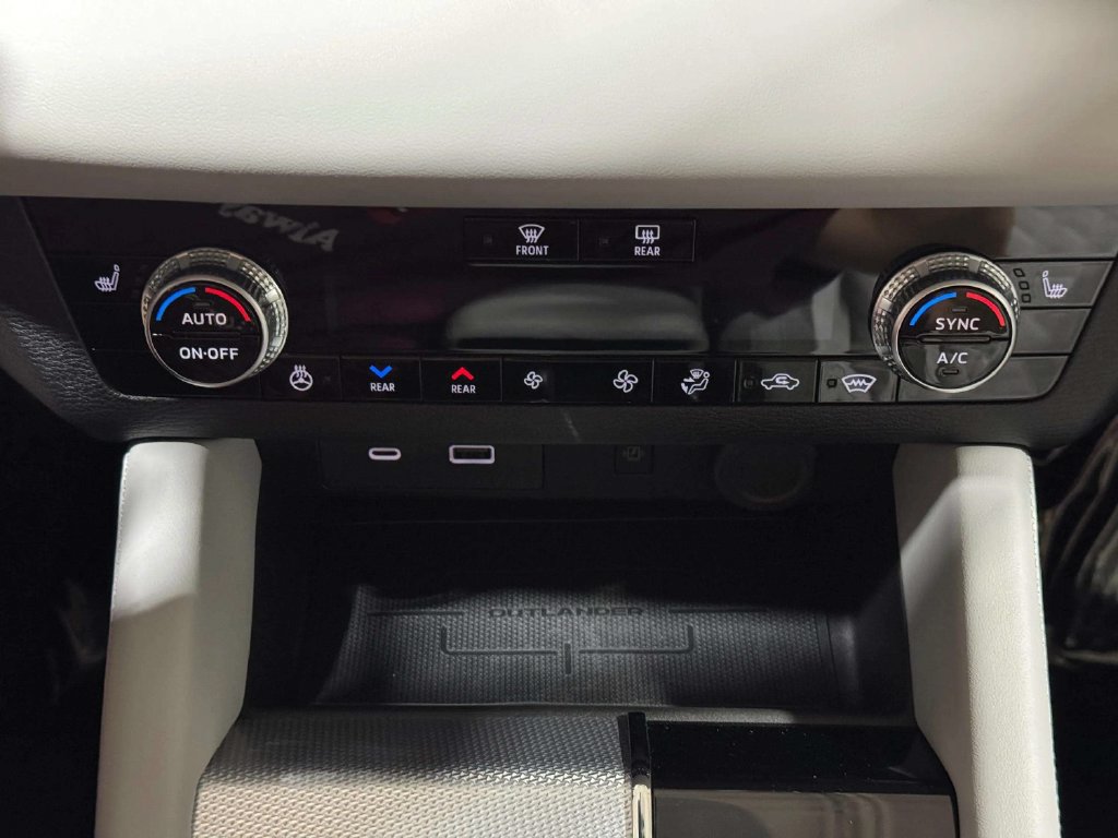 Used 2024 Mitsubishi Outlander SEL AWD/4WD image 18
