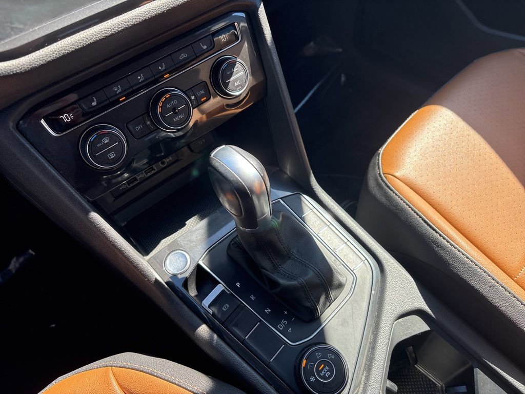 Used 2019 Volkswagen Tiguan SE w/ 3rd Row Seat Package image 16
