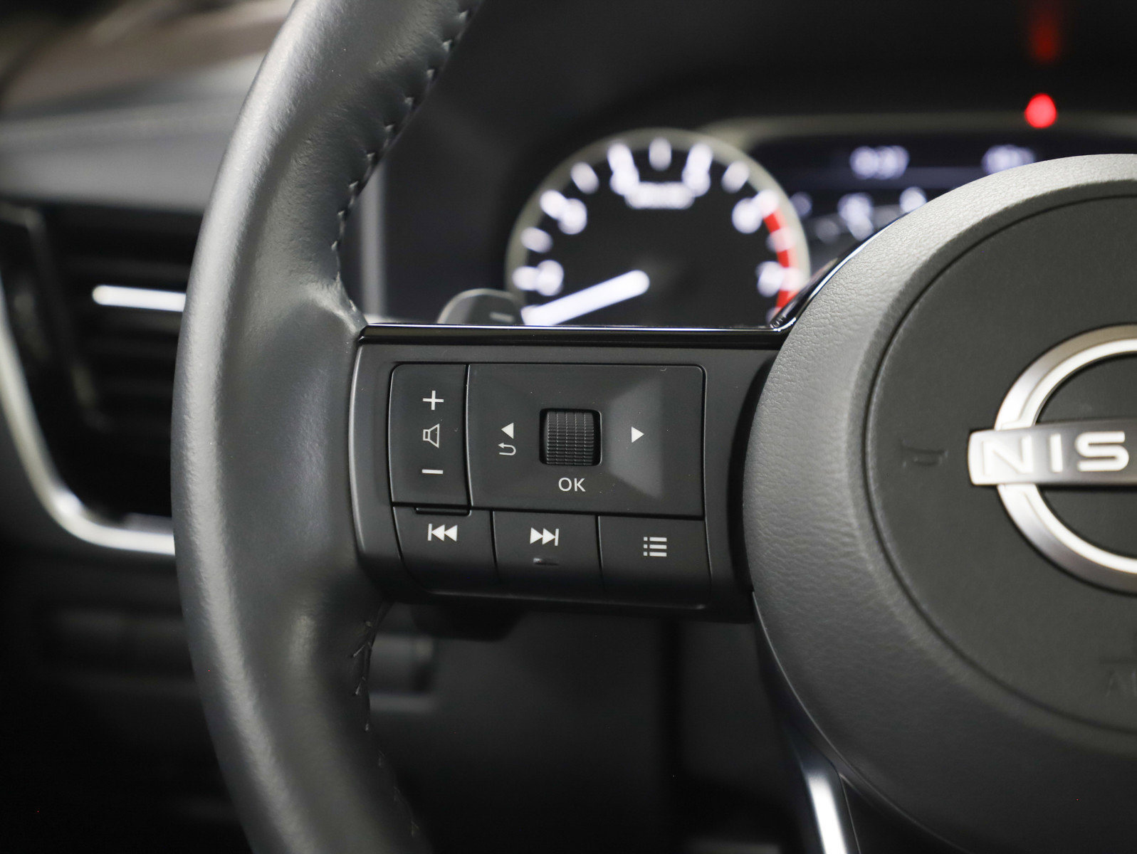 Used 2023 Nissan Rogue SL w/ SL Premium Package AWD/4WD image 28