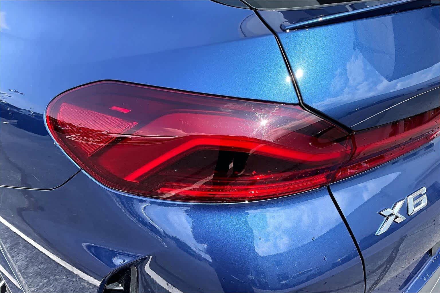 Used 2022 BMW X6 xDrive40i w/ M Sport Package AWD/4WD image 27
