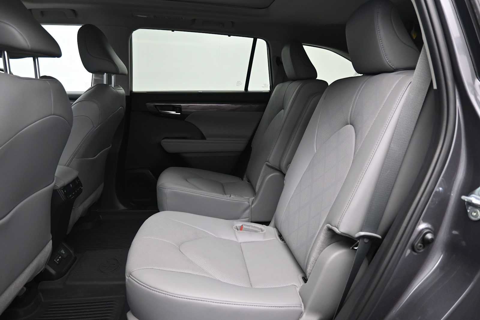 Used 2024 Toyota Highlander Platinum AWD/4WD image 13