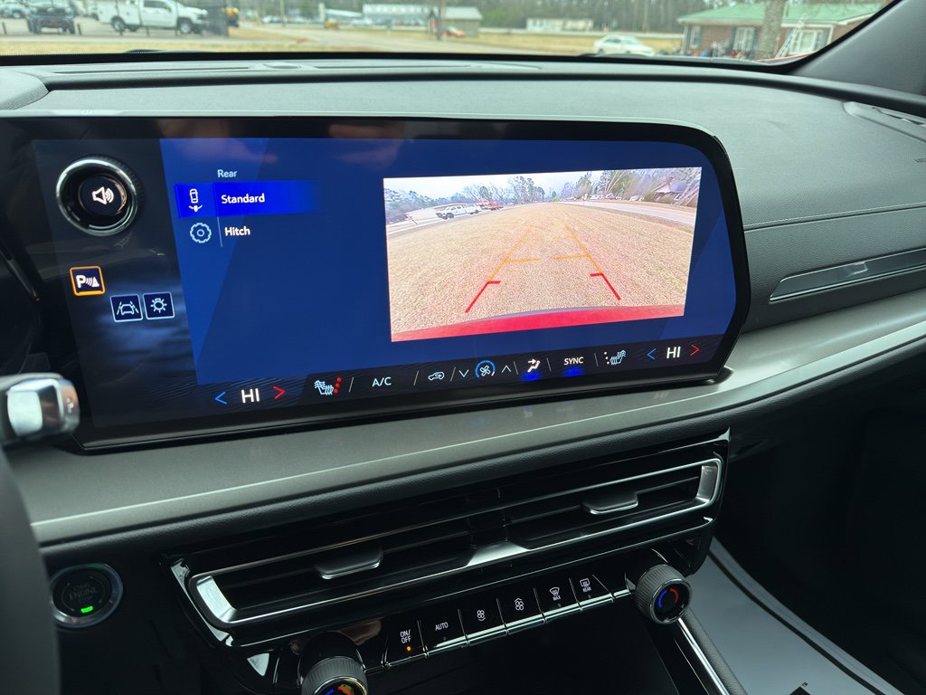 New 2026 Chevrolet Traverse LT image 12