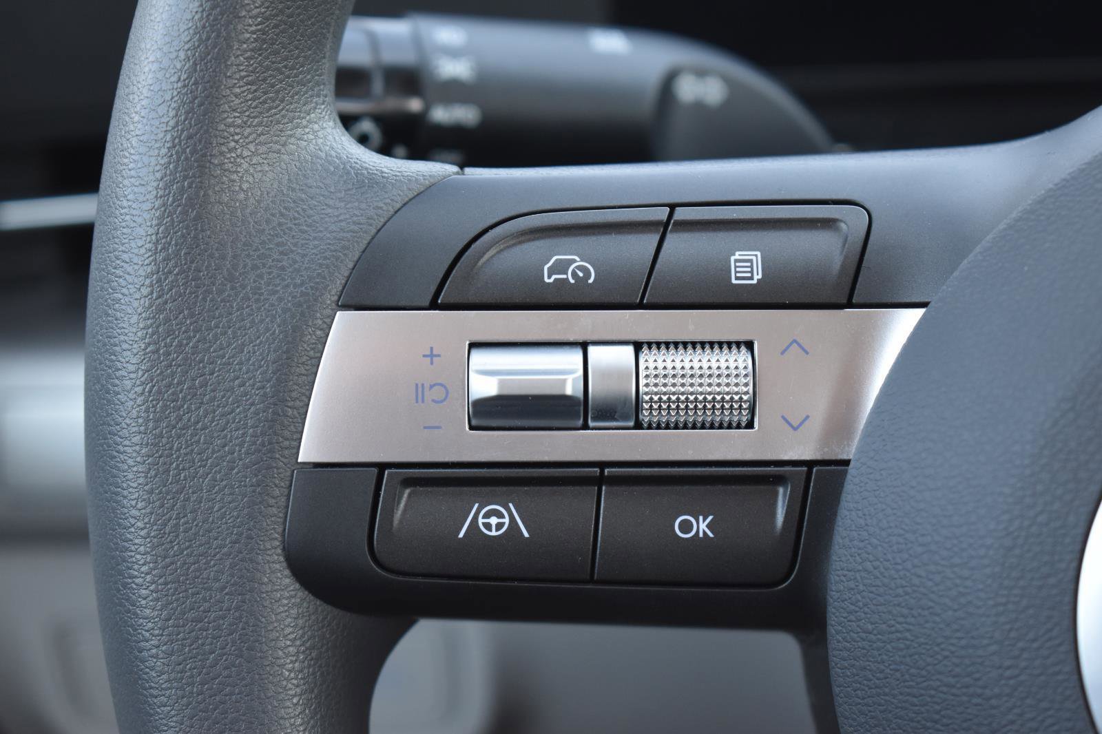 Used 2024 Hyundai Kona SE image 5