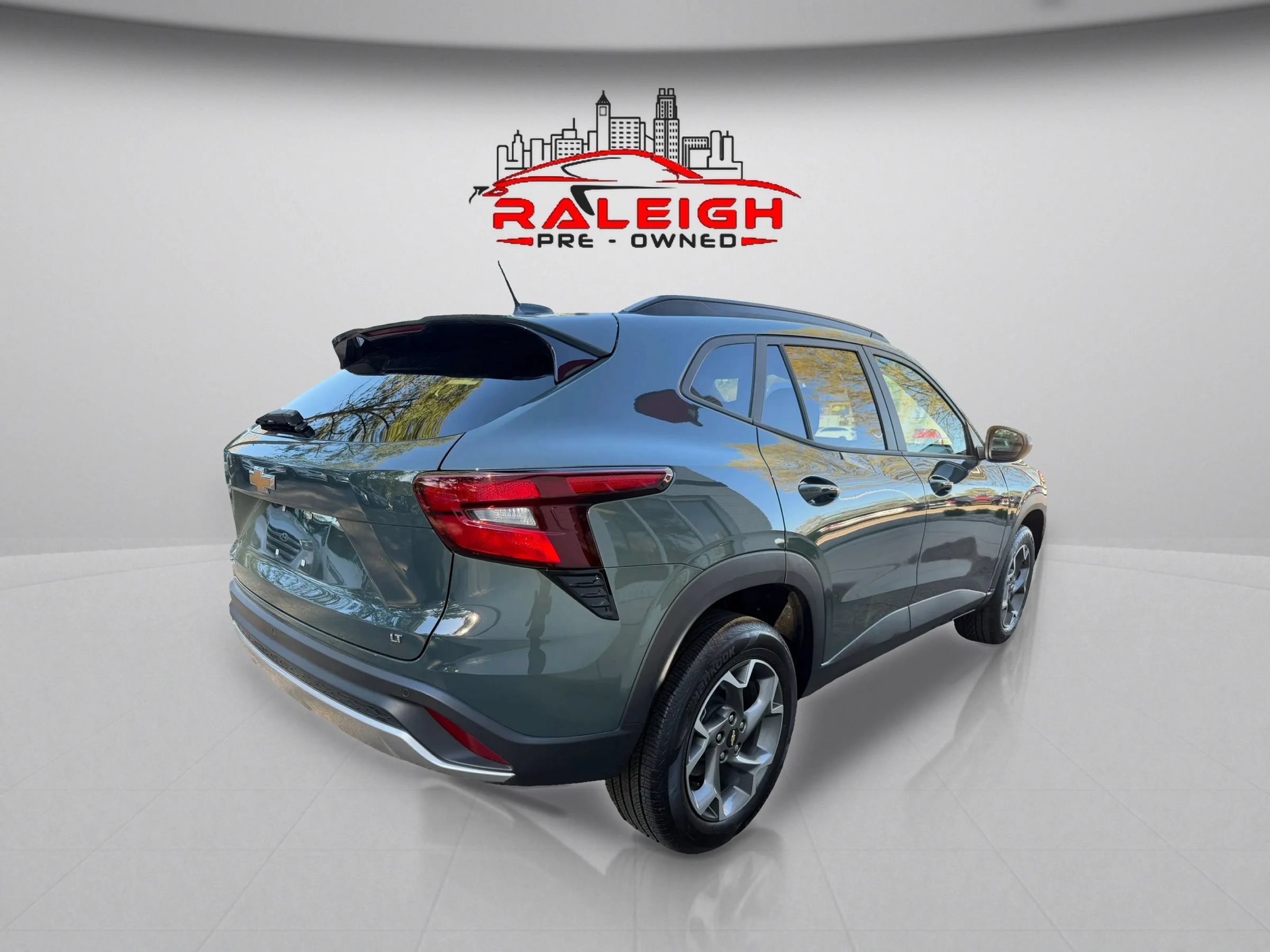 Used 2025 Chevrolet Trax LT w/ Driver Confidence Package FWD image 5
