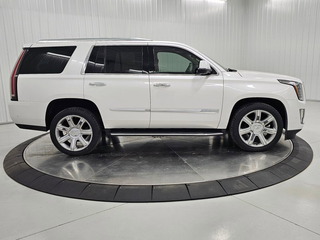 Used 2019 Cadillac Escalade Luxury AWD/4WD image 6