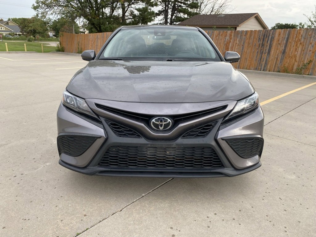 Used 2024 Toyota Camry SE image 4
