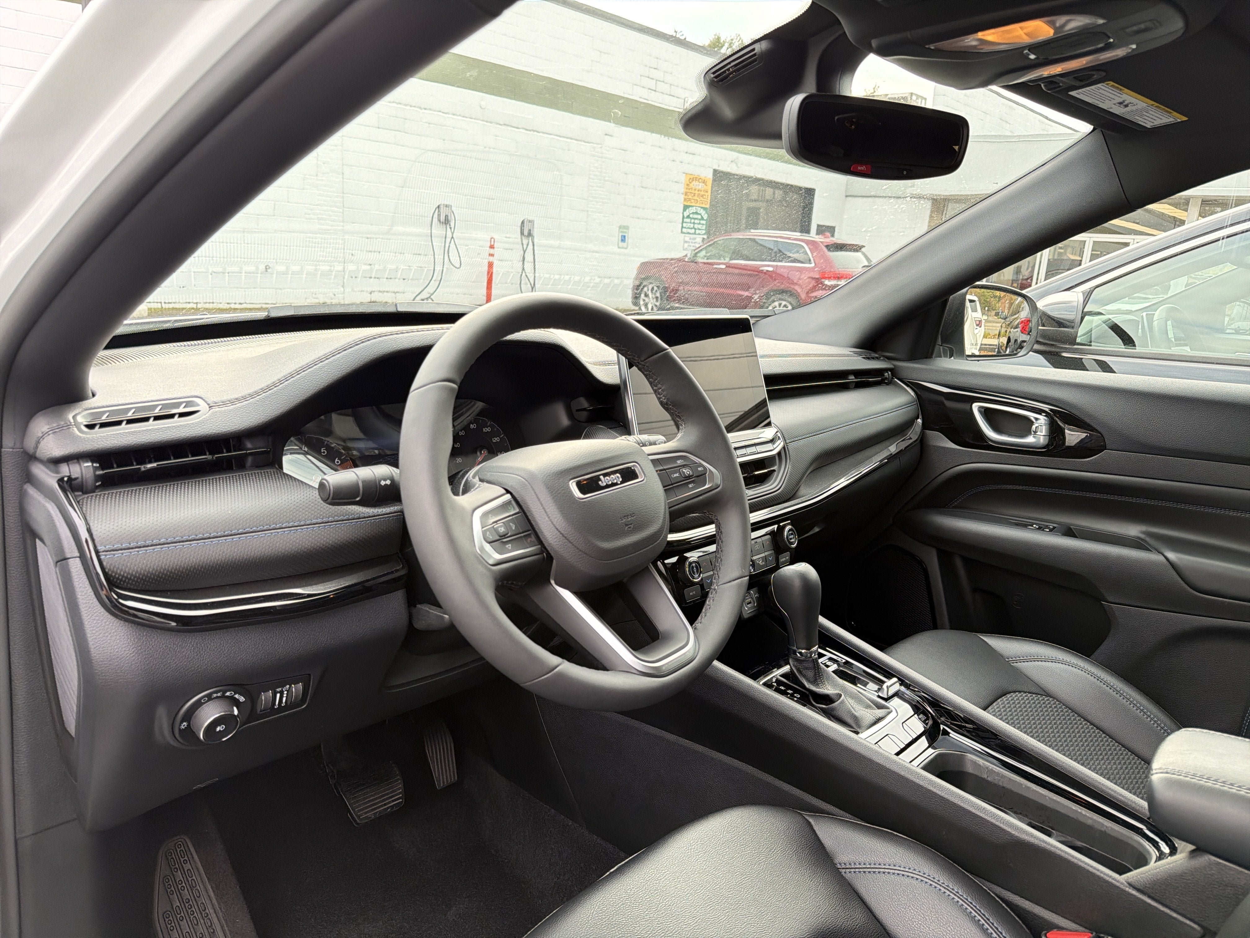 Used 2026 Jeep Compass Latitude AWD/4WD image 19