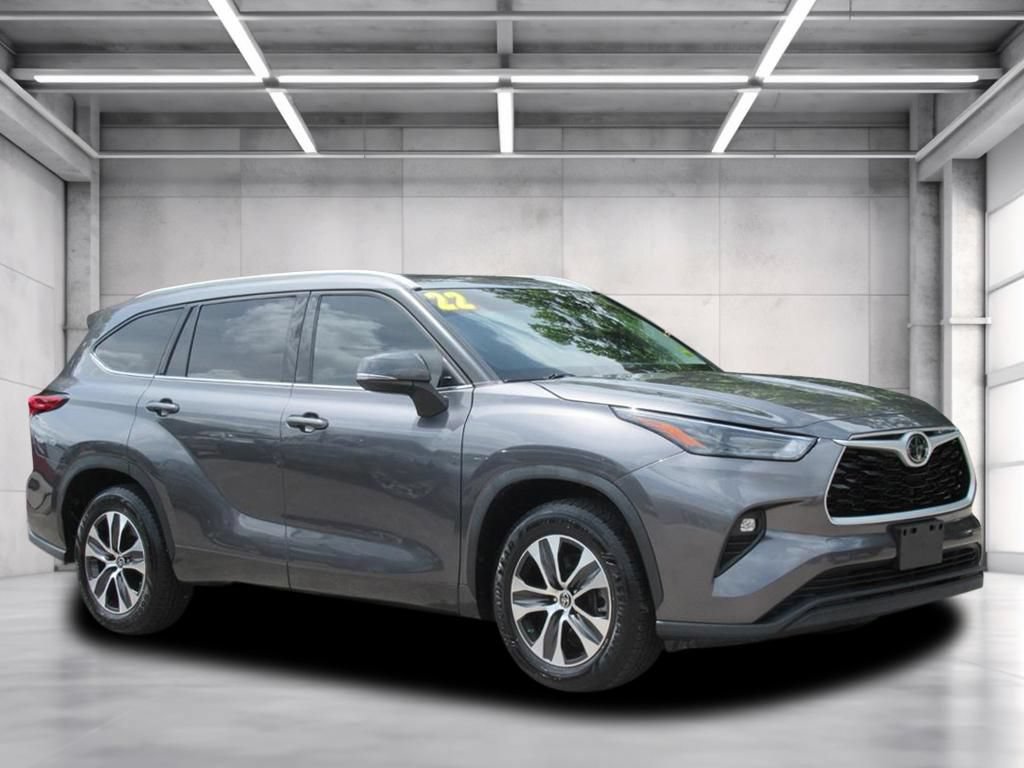 Used 2022 Toyota Highlander XLE