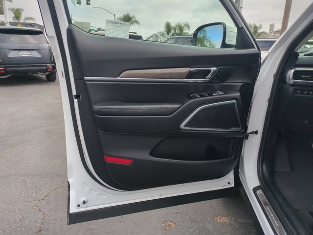 Certified 2022 Kia Telluride SX w/ Towing Package FWD image 12