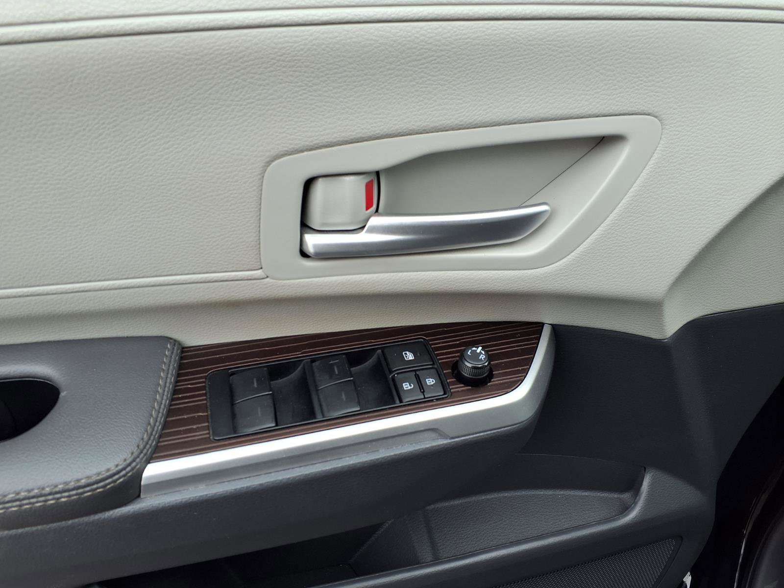 Used 2024 Toyota Sienna XLE image 14